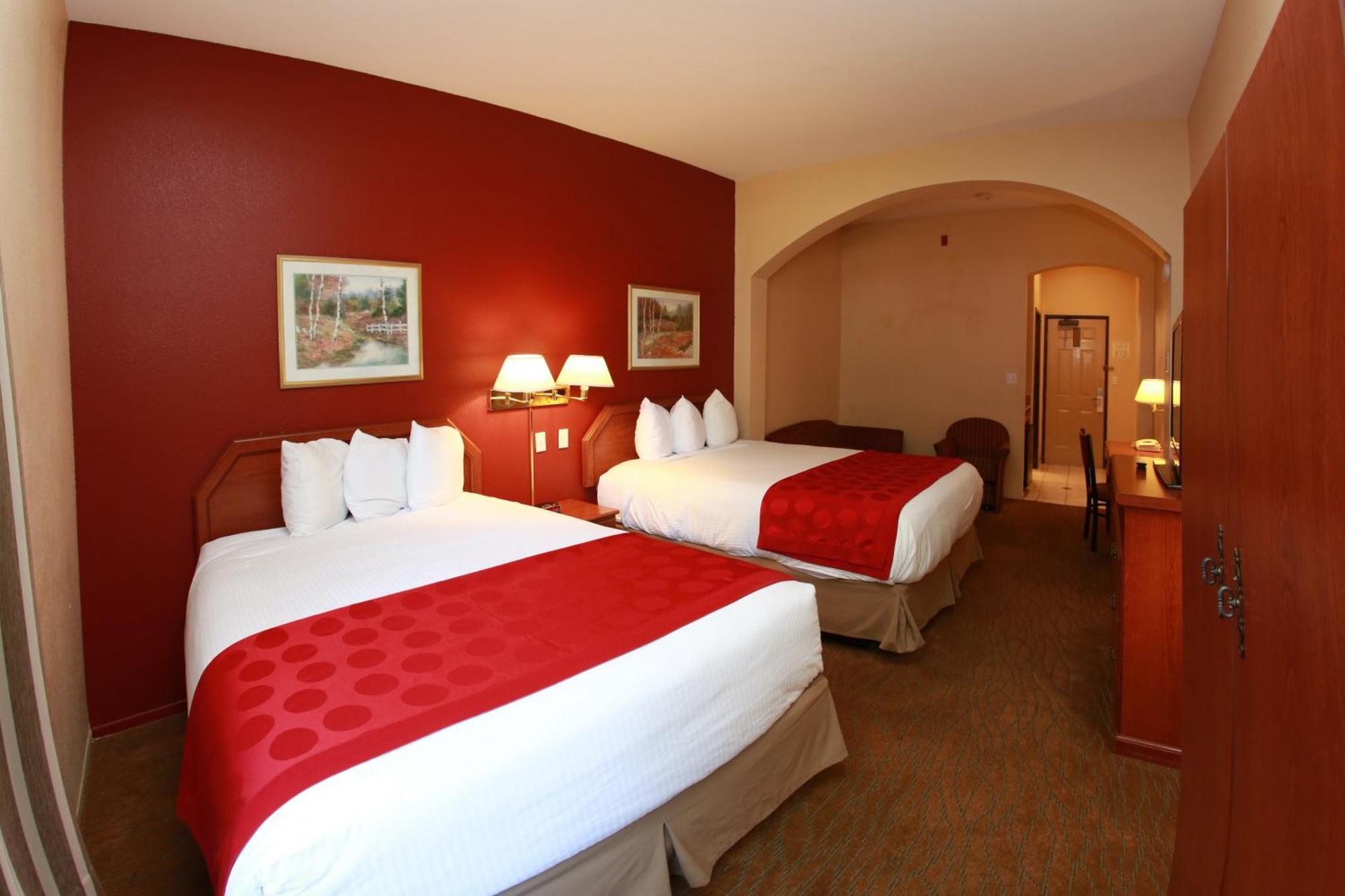 Отель Ramada By Wyndham Fresno Northwest Экстерьер фото