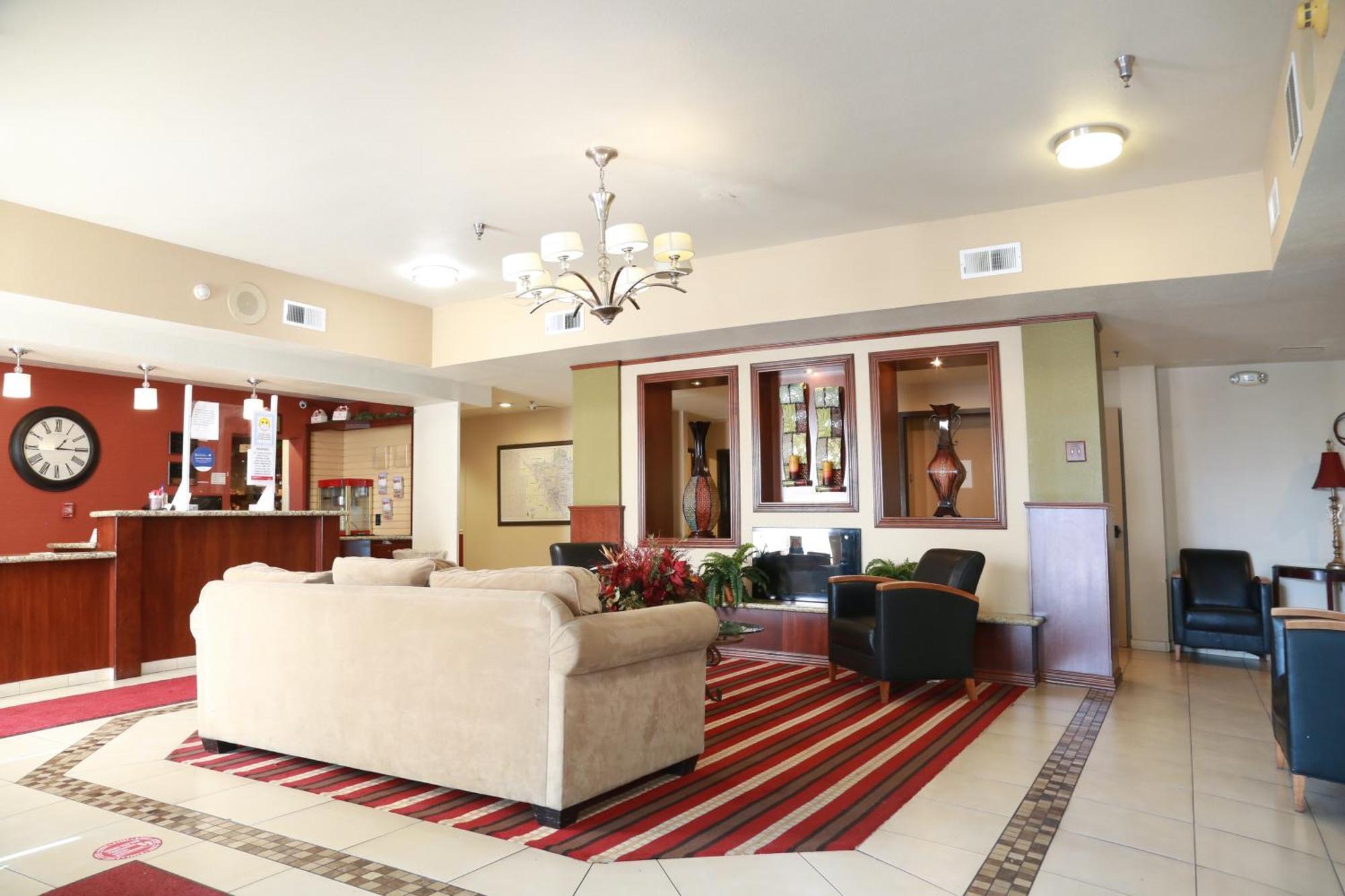 Отель Ramada By Wyndham Fresno Northwest Экстерьер фото